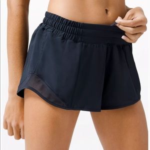Lululemon Hotty Hot Short 2.5